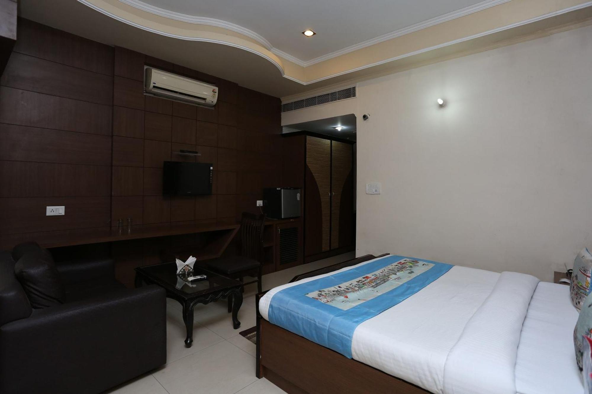 Hotel O Mukut Regency Ghaziabad Buitenkant foto